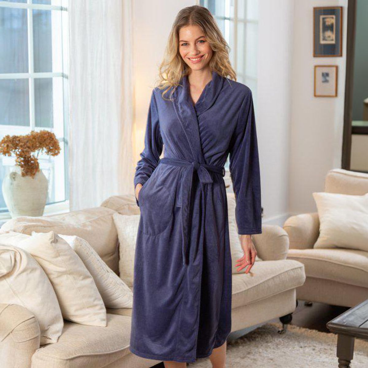 Trofe Solid Velvet Robe